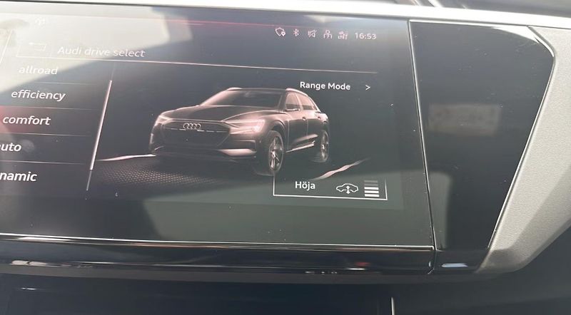 Audi Q8 e-tron 55 Q 360k Pano Tažné Matrix  - fotka 21 z 25