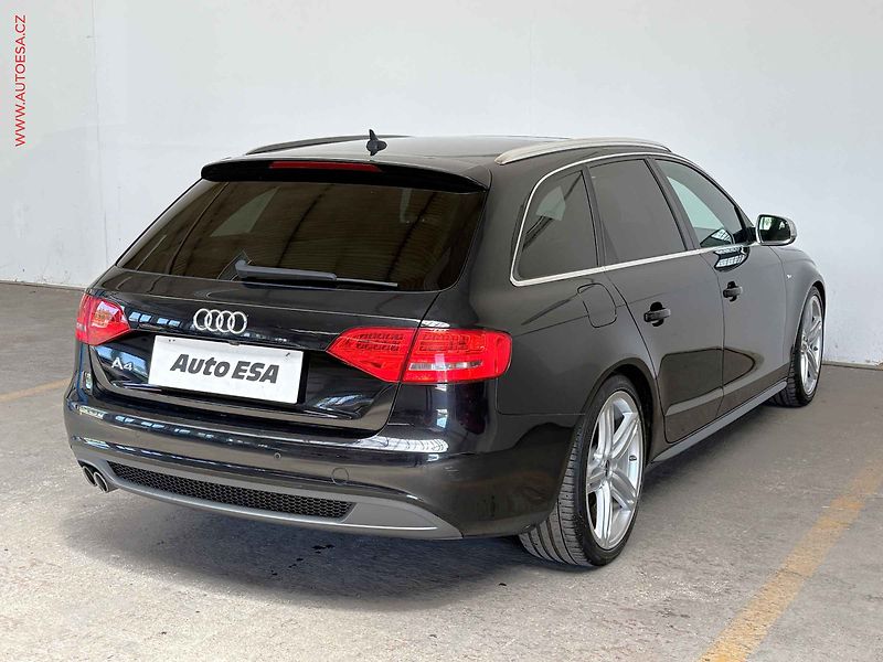 Audi A4 (2010) 2.0 TDi, S-line, bixen, +ALU - fotka 4 z 19