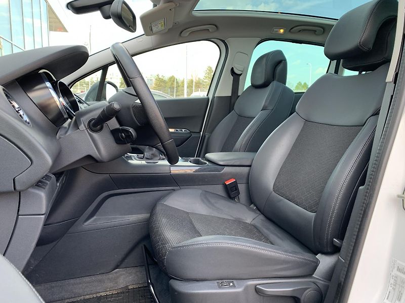 Peugeot 3008 ALLURE+ 1,6 BlueHDi 88kW - fotka 17 z 24