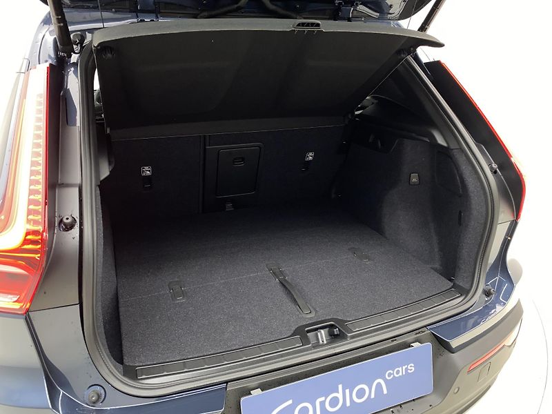 Volvo XC40 (2026) B3 AUT DARK ULTRA  - fotka 5 z 63