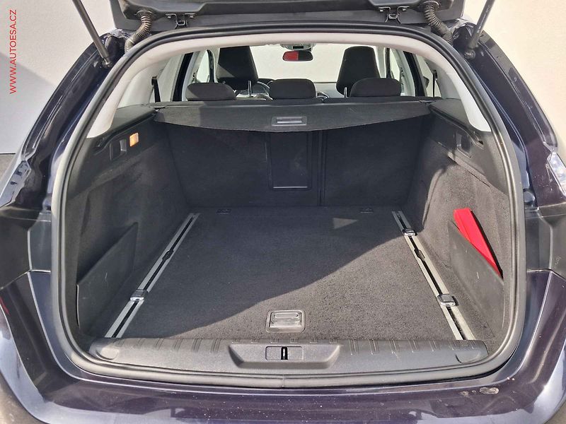 Peugeot 308 (2015) 1.6 HDi, 1.maj, AC, park - fotka 7 z 16