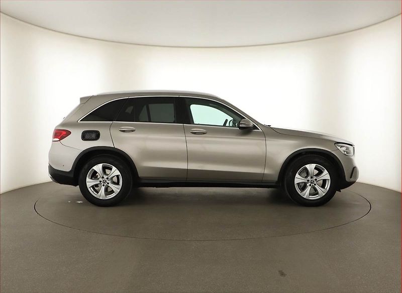 Mercedes-Benz GLC (2020) 200 4MATIC - fotka 6 z 17