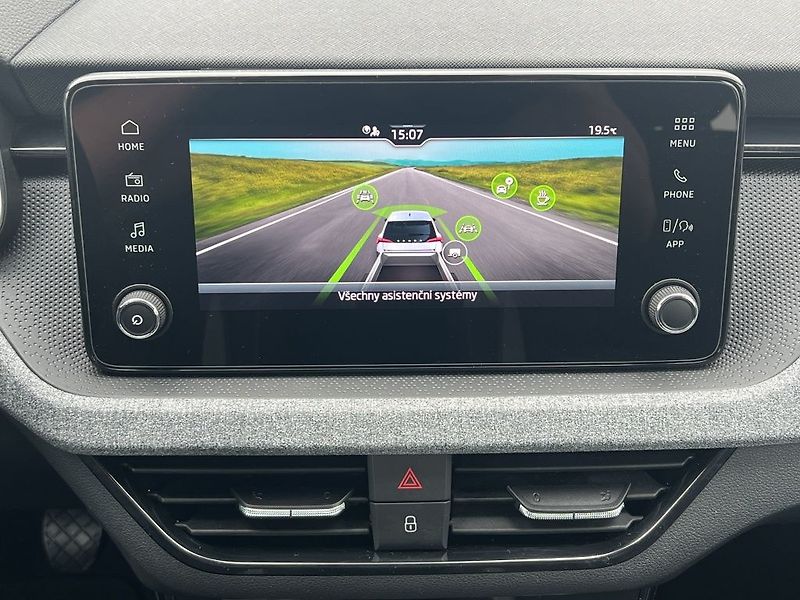 Škoda Scala Selection 1.0 TSI 85 kW - fotka 25 z 30