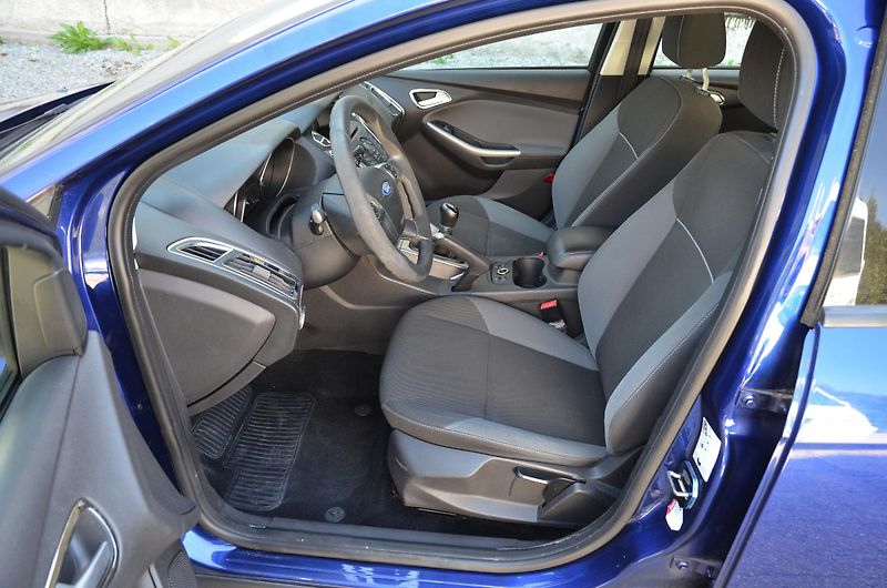 Ford Focus (2014) 1.0 EB 74kW TREND 2x kola - fotka 13 z 35