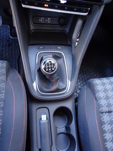 MG ZS 1,5 106 PS, Ess-plus, MÁLO KM! - fotka 20 z 27