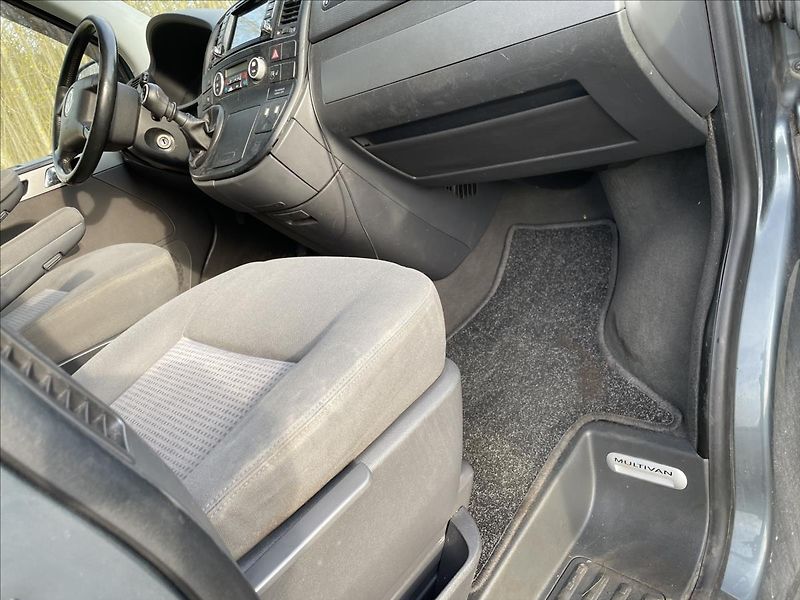 Volkswagen Multivan 2,5 TDI 95kW*tažné*aut. klima* - fotka 21 z 40