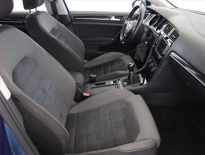 Volkswagen Golf (2016) Highline 1.6 TDI, Xenony - fotka 7 z 19