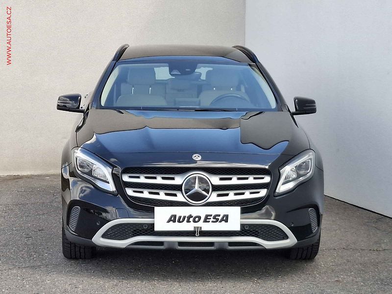 Mercedes-Benz GLA (2018) 2.0i 4Mat, ČR, AT, ACC, LED - fotka 2 z 26