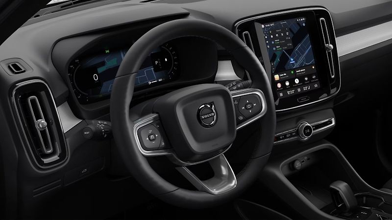Volvo XC40 (2026) Black Edition, pano, 360°kam - fotka 8 z 13