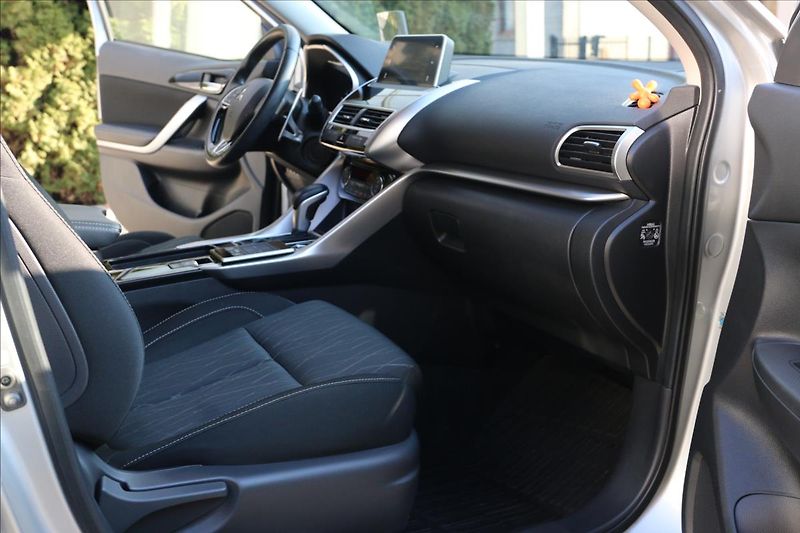 Mitsubishi Eclipse Cross 1,5 4x4, Automat, 51000KM - fotka 38 z 48