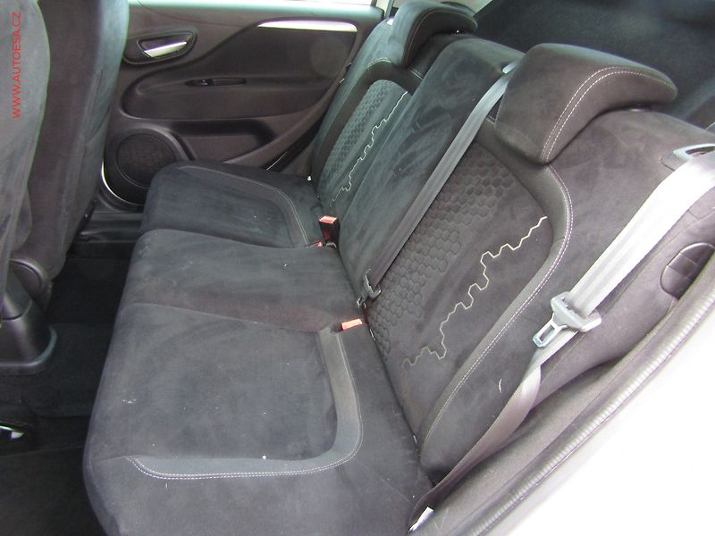 Fiat Punto (2012) 1.3 JTD, ČR, AC, STK4/28 - fotka 10 z 15