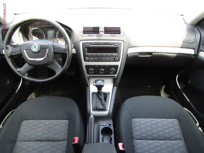Škoda Octavia (2012) 2.0TDi, ČR, DSG, STK4/28 - fotka 8 z 20