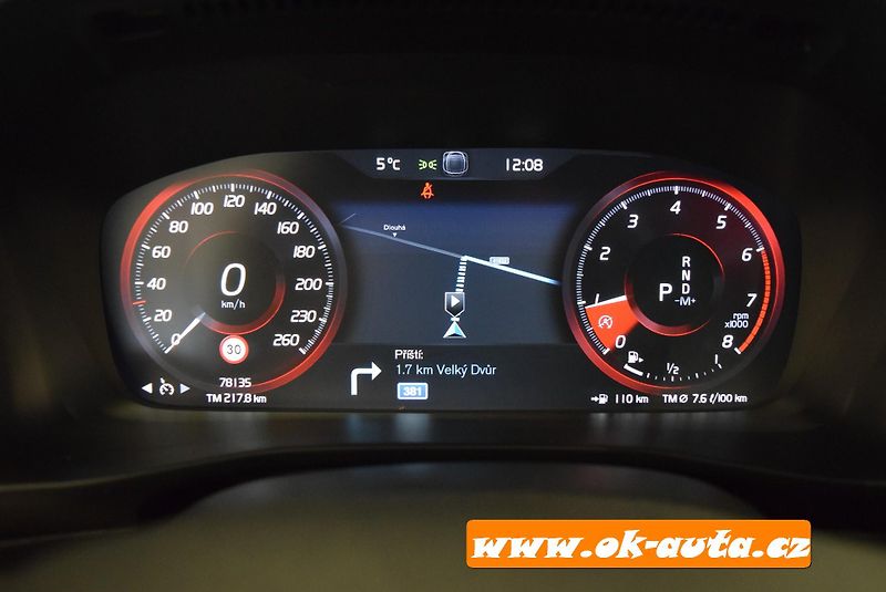 Volvo XC40 T2 MOMENTUM AUTOMAT-DPH - fotka 41 z 50