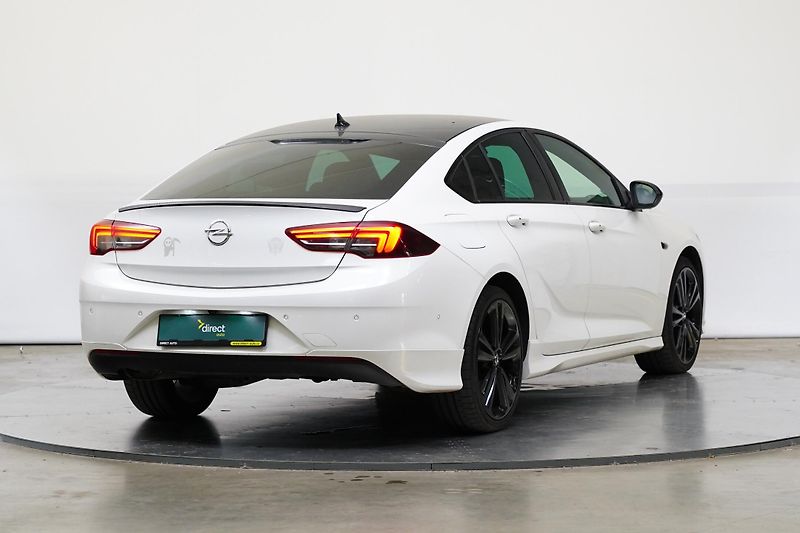 Opel Insignia - fotka 2 z 29