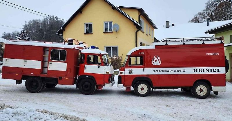 Tento kousek má i poměrně moderní maják.