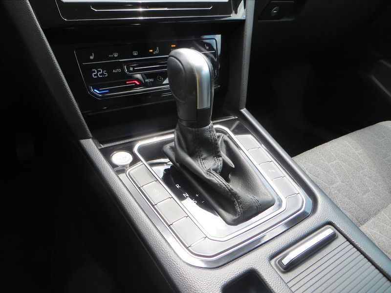 Volkswagen Passat 1,5 TSI 110kW Business ČR - fotka 17 z 27