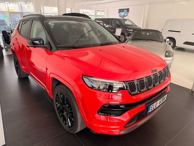 Jeep Compass (2022) 1.3 GSE PHEV 4xe S-Limite - fotka 5 z 29