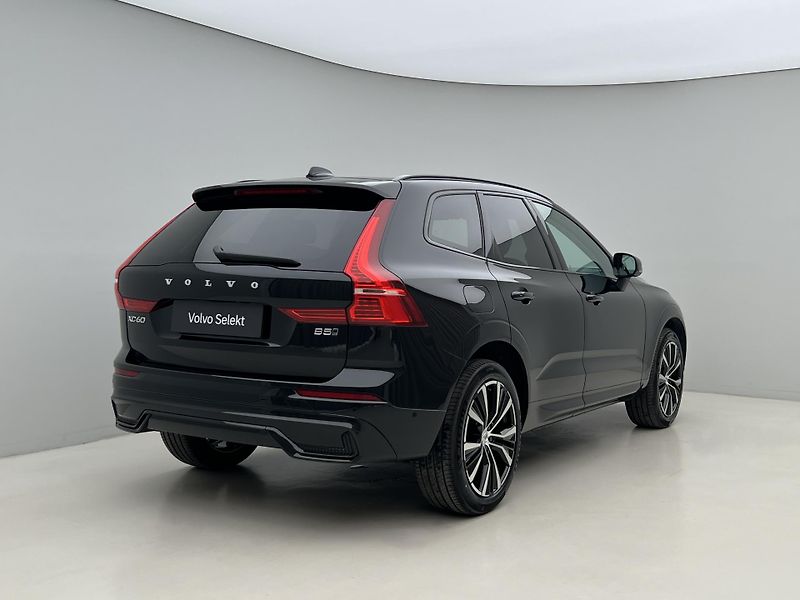 Volvo XC60 B5 AWD DARK PLUS AUT  - fotka 13 z 45