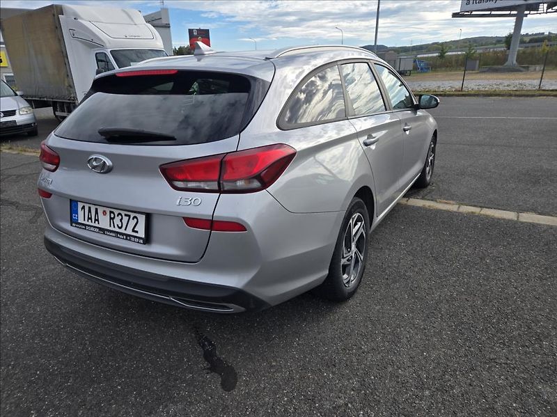 Hyundai i30 1,0 T-GDI  SMART - fotka 5 z 30
