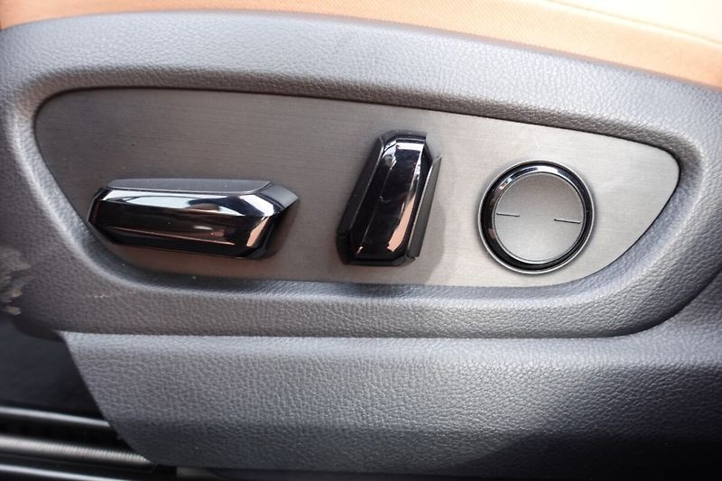 Lexus UX 300h UX300h Luxury 4x4 - fotka 20 z 38