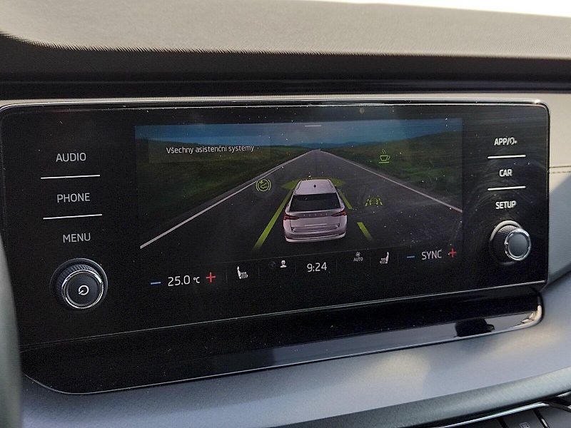 Škoda Octavia (2023) Combi Ambition Plus 2,0 Tdi 11 - fotka 12 z 33