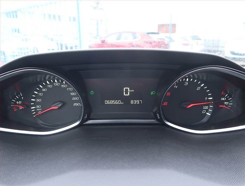 Peugeot 308 (2018) 1.5 BlueHDi, Navi, Tempomat - fotka 11 z 17
