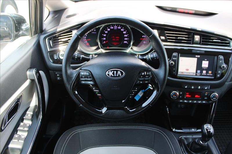 Kia Ceed 1,6 GDI  NOVÉ V ČR,TAŽNÉ,TOP - fotka 10 z 29