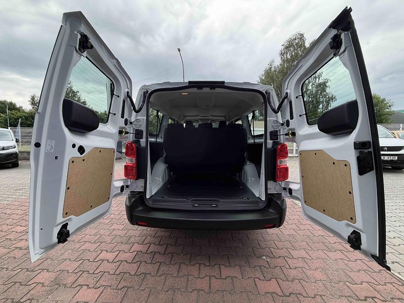 Peugeot Expert (2026) Combi L3 2.2 BlueHDi 150 MAN6 - fotka 17 z 22