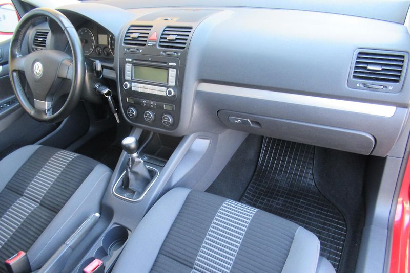 Volkswagen Golf 1.4i AUT. KLIMA NOVÉ ROZVODY - fotka 15 z 27
