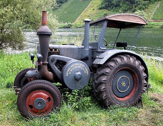 Traktor Lanz Bulldog vyfotografovaný v obci Kröv v Rakousku v roce 2016., zdroj: Wikimedia Commons, Palauen05, CC BY-SA 4.0
