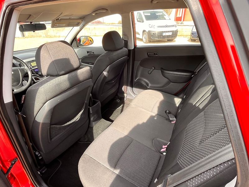 Hyundai i30 1.6CRDI 66kw - fotka 14 z 31