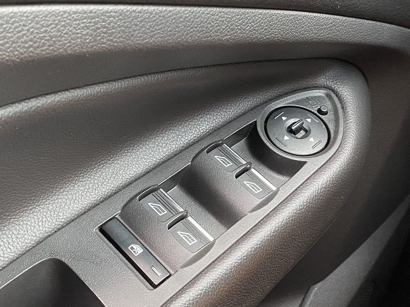 Ford Kuga 2.0TDCi, ČR, ST Line, 4x4 - fotka 25 z 28