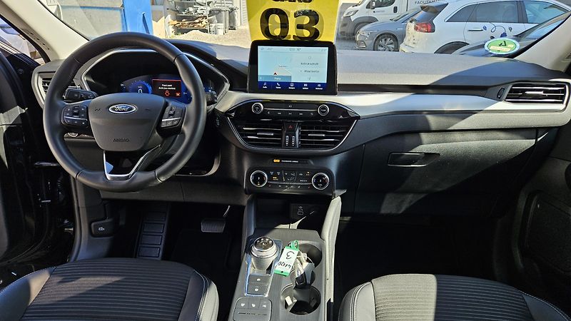 Ford Kuga (2023) 2.5i HEV 140 kW Titanium 4x4  - fotka 16 z 37