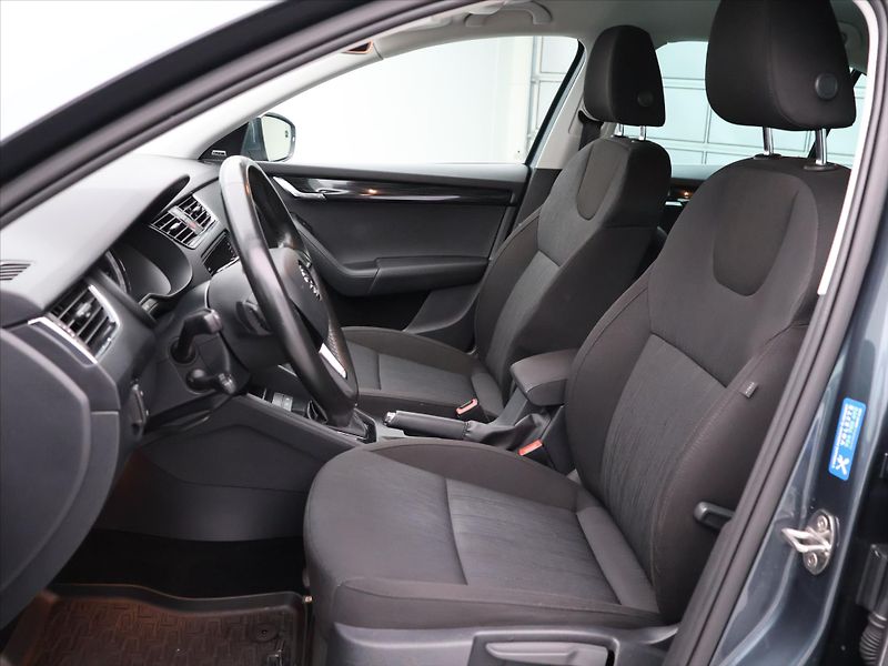 Škoda Octavia 2,0 TDI 110kW DSG Style CZ - fotka 10 z 28