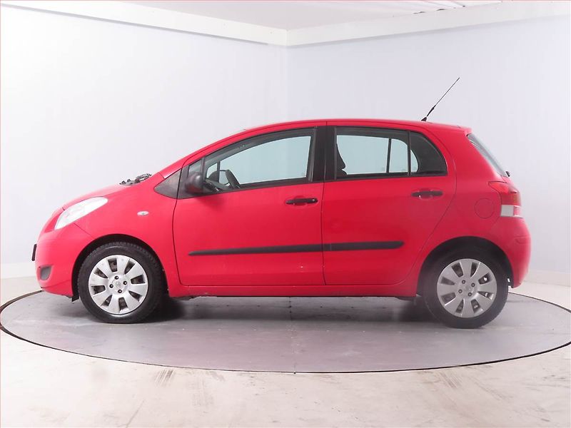 Toyota Yaris (2009) Cool 1.33 Dual VVT-i - fotka 3 z 15