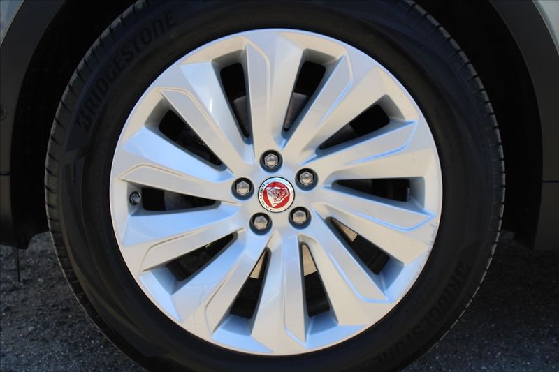 Jaguar E-Pace 2,0 D180  ČR,4x4,AUTOMAT,S - fotka 35 z 37
