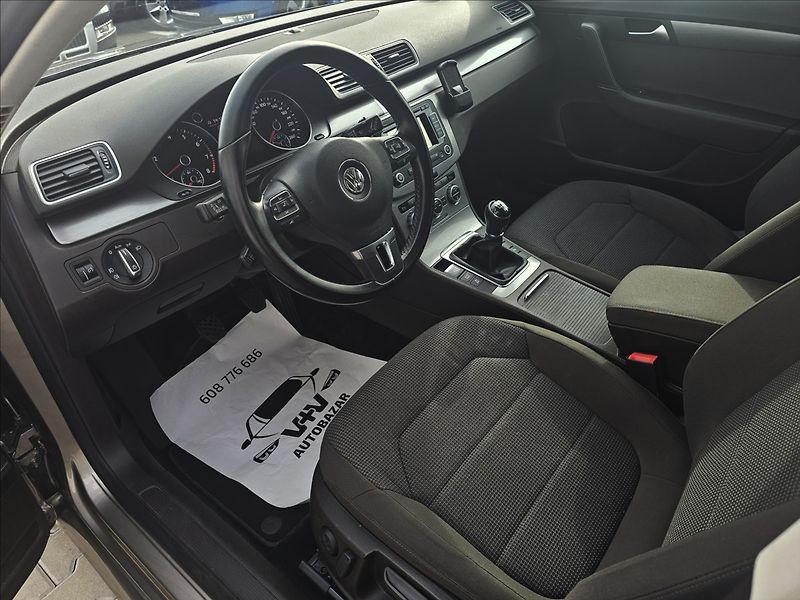 Volkswagen Passat B VII 1,4 TSi Comfortline - fotka 11 z 45