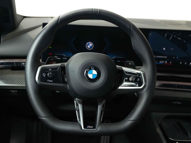 BMW Řada 5 520d xDrive - fotka 13 z 21