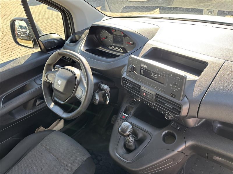 Peugeot Partner 1,2 Puretech 81kW Active L1 - fotka 17 z 33