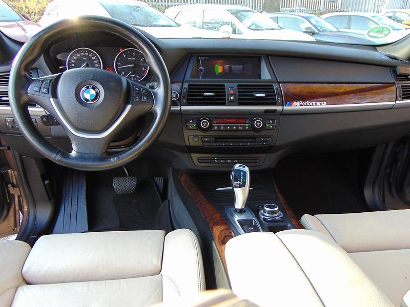 BMW X5 3,0 D - fotka 12 z 21