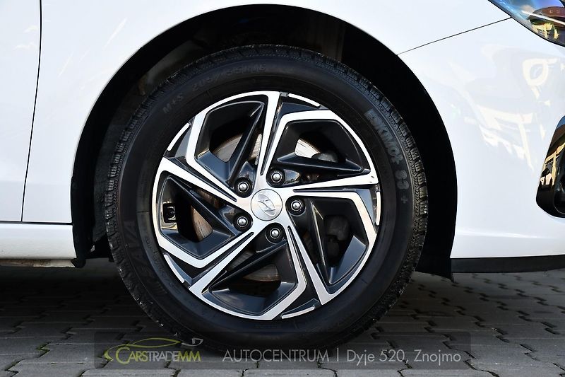 Hyundai i30 1.6CRDi NAVI KAMERA CARPLAY - fotka 44 z 48