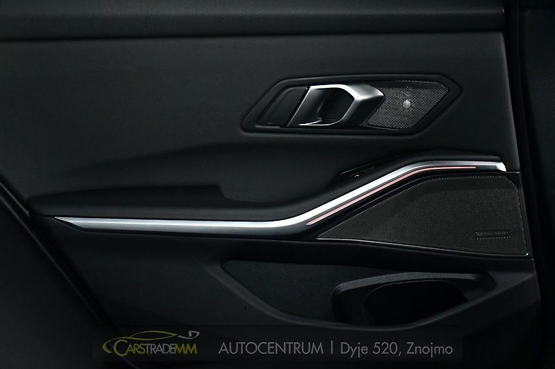 BMW Řada 3 320d xD M-SPORT PANORAMA H/K  - fotka 25 z 57