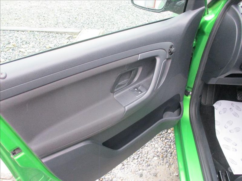 Škoda Fabia 1,2 TSI, klima, serv. kniha, - fotka 18 z 39