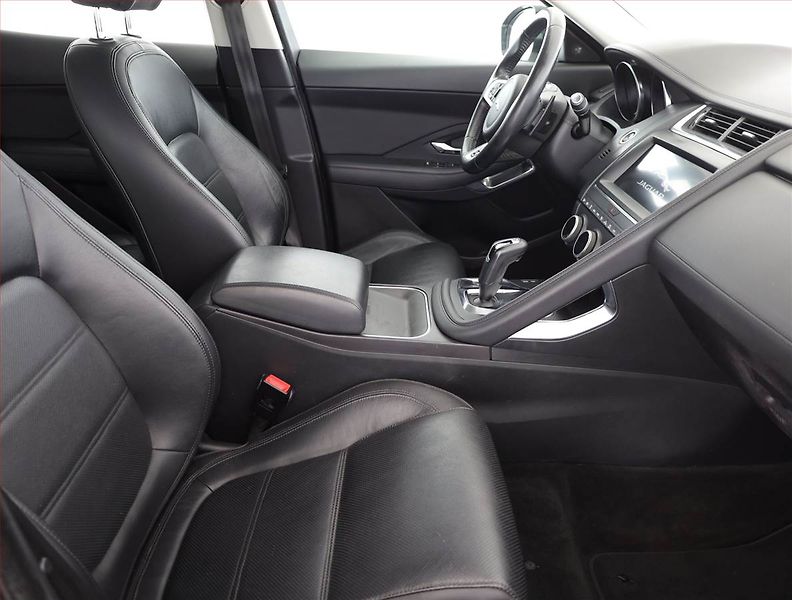 Jaguar E-Pace (2021) D150 AWD - fotka 7 z 20