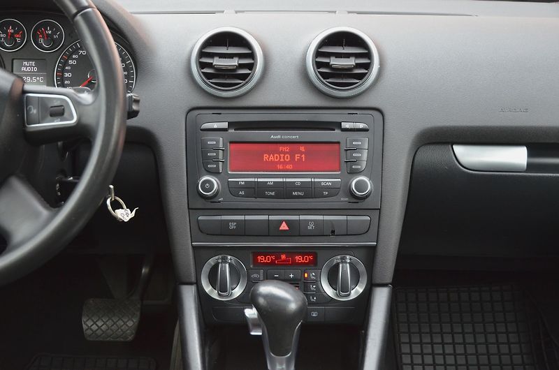 Audi A3 (2009) 2.0 TDi 103kW DSG PANORAMA - fotka 23 z 31