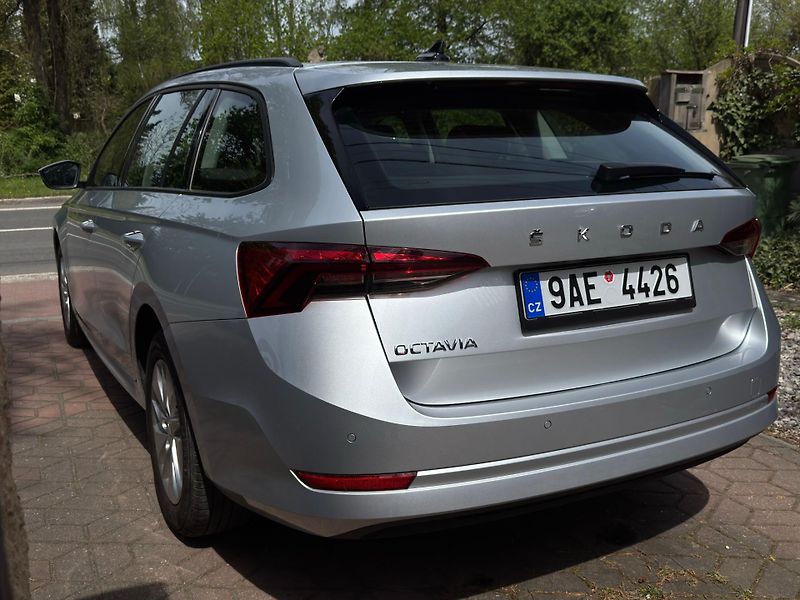 Škoda Octavia 2.0  1.MAJ.ČR NEHAVAR. ZÁRUKA - fotka 4 z 22