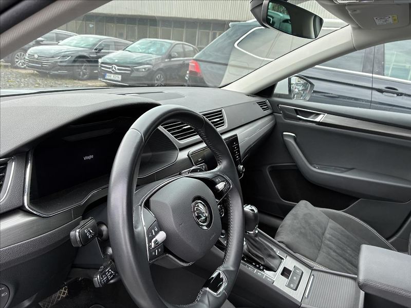 Škoda Superb 2,0 STYLE 4X4 TAŽNÉ,KAMERA - fotka 9 z 31