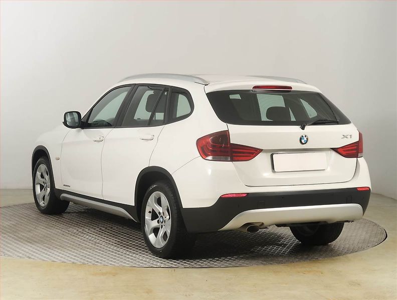BMW X1 (2009) xDrive20d, 4X4, Xenony - fotka 4 z 19
