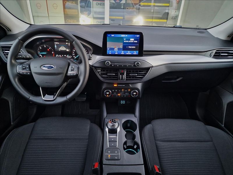 Ford Focus 1.5TDCI Titanium,ČR,1.Majitel - fotka 24 z 46
