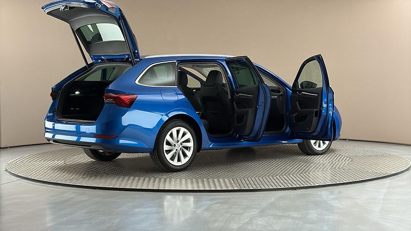 Škoda Octavia 2.0 TDI DSG Style Combi - fotka 6 z 25